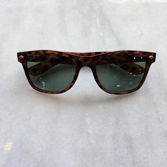 Ray-Ban Vintage 1990s Wayfarer Tortoise Shell Sunglasses With Case - Picture 12 of 12